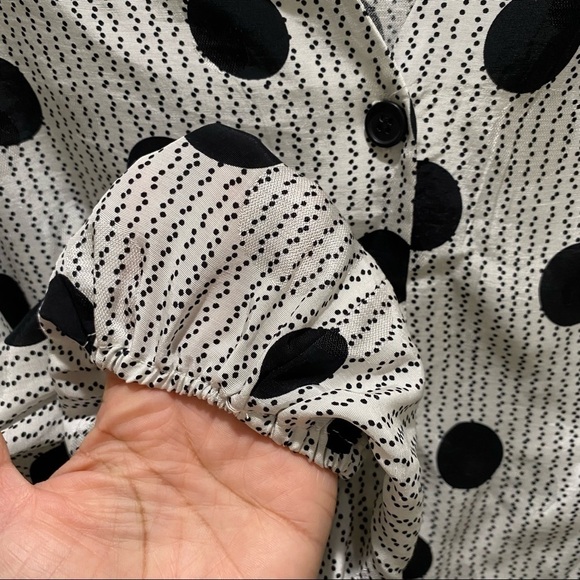 TopShop Women’s Black and White Dot Print Button Front Top Size 6 - Picture 2 of 6
